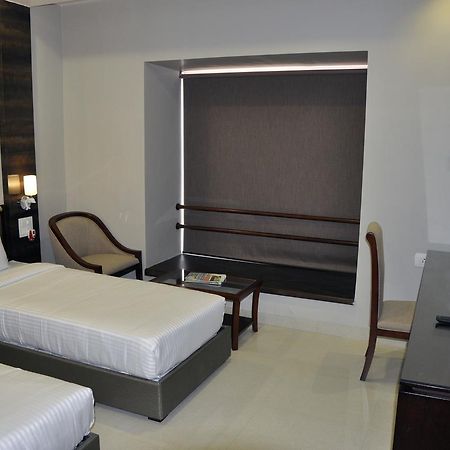 Hotel Dolphin Sambalpur Exterior foto