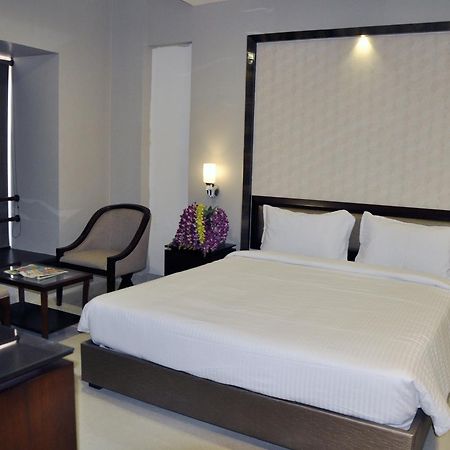 Hotel Dolphin Sambalpur Exterior foto