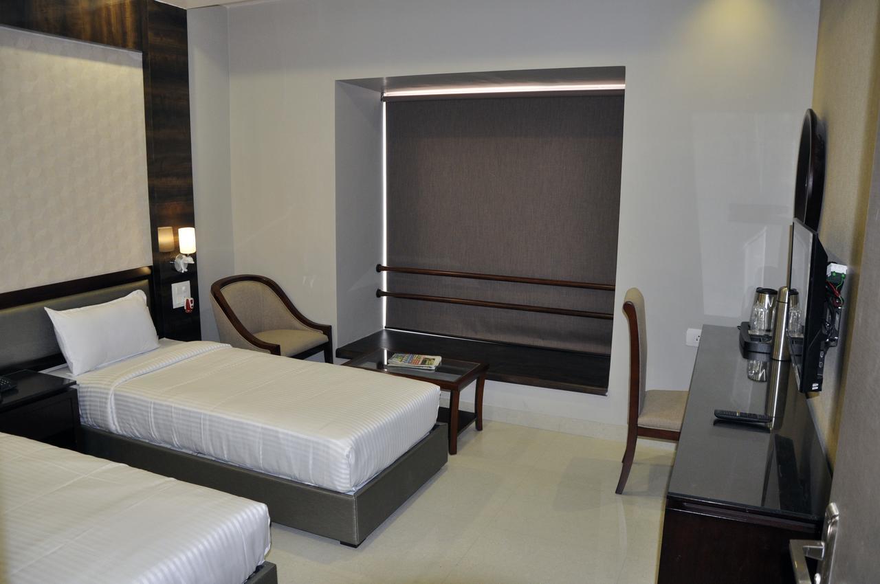 Hotel Dolphin Sambalpur Exterior foto