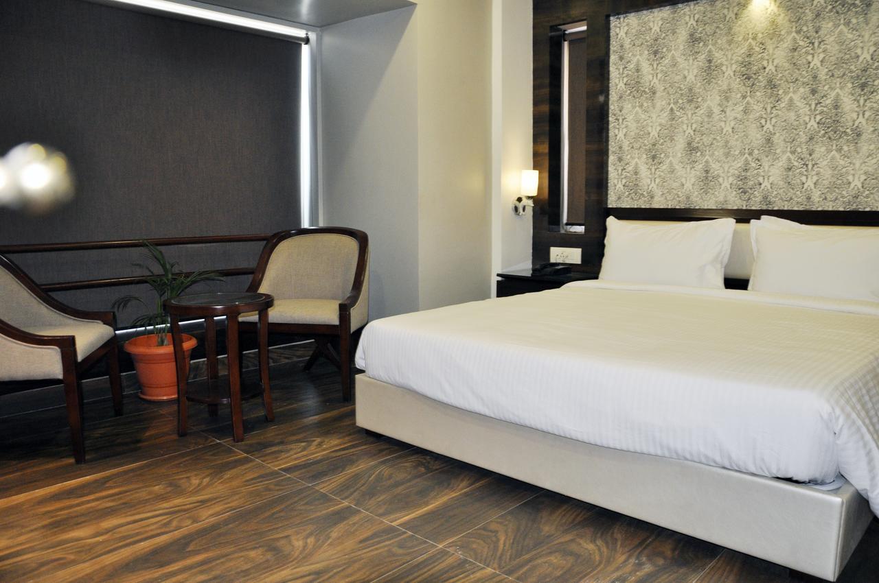 Hotel Dolphin Sambalpur Exterior foto