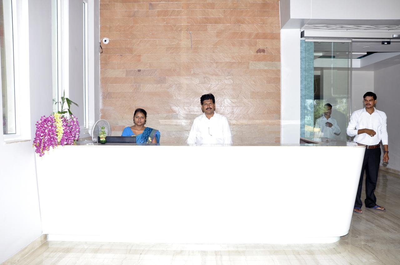 Hotel Dolphin Sambalpur Exterior foto