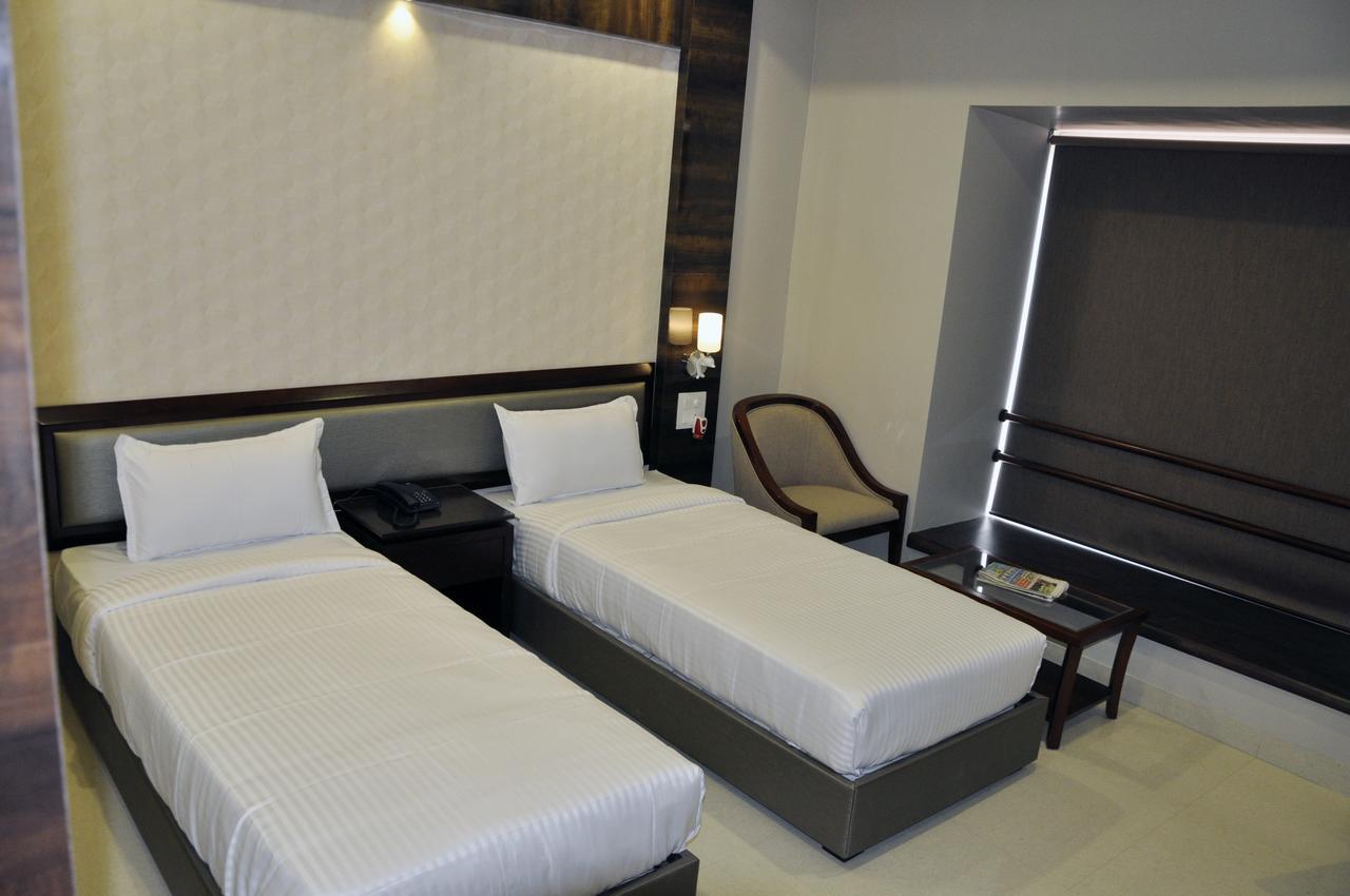 Hotel Dolphin Sambalpur Exterior foto