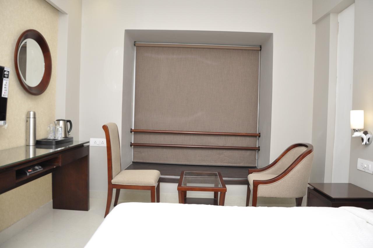 Hotel Dolphin Sambalpur Exterior foto