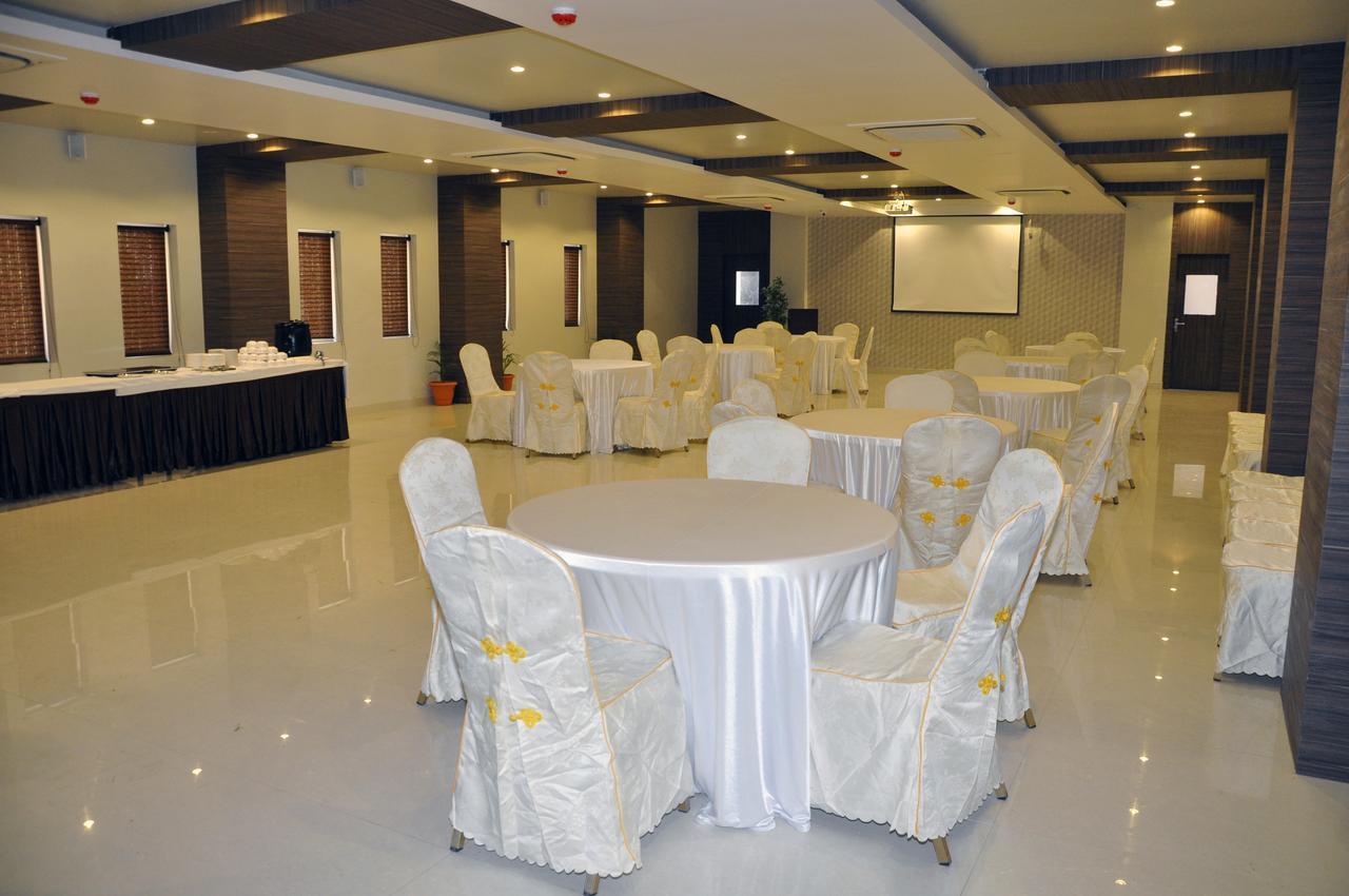 Hotel Dolphin Sambalpur Exterior foto