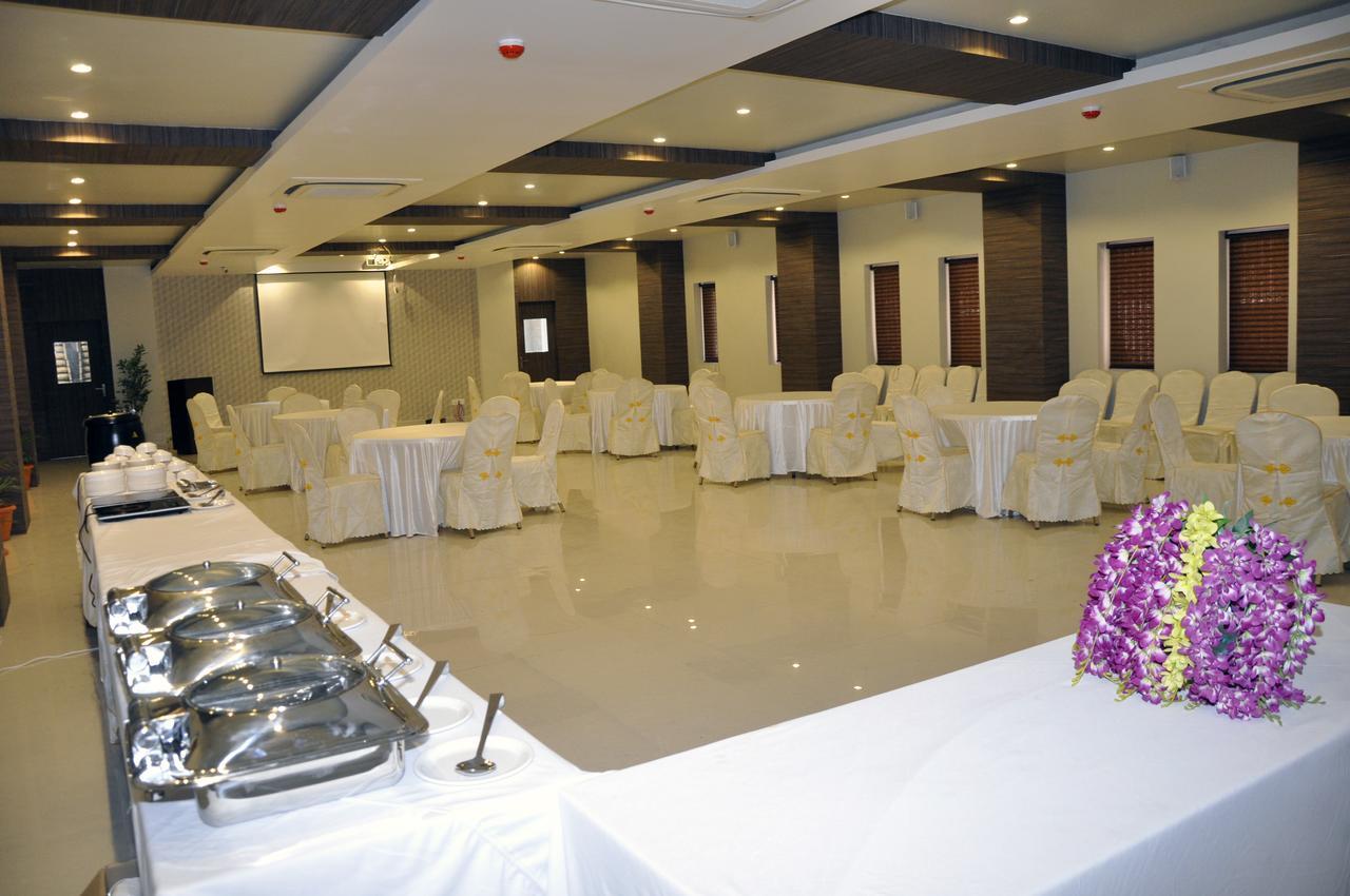 Hotel Dolphin Sambalpur Exterior foto