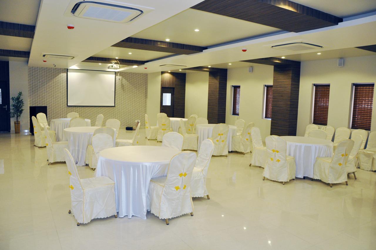 Hotel Dolphin Sambalpur Exterior foto